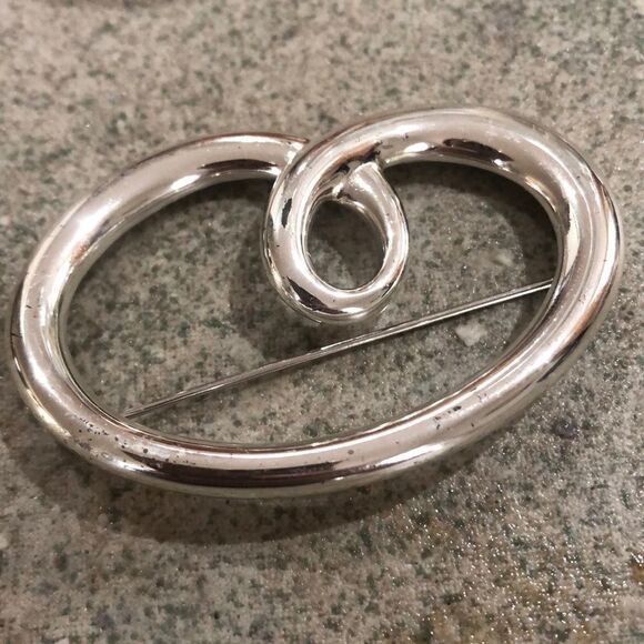 Monet silver circle loop brooch pin. - Picture 5 of 5